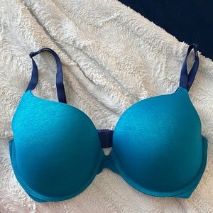 VS PINK Wear Everywhere T-Shirt Lightly Lined Bra